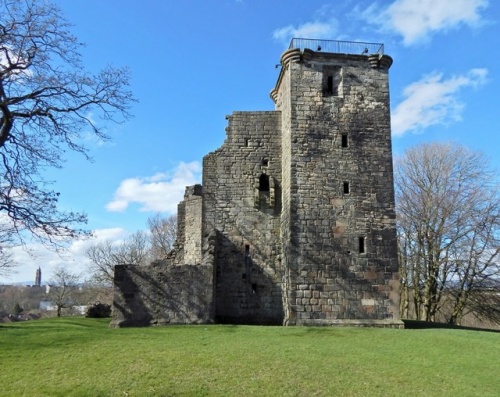 Crookston Castle (c) Lairich Rig
