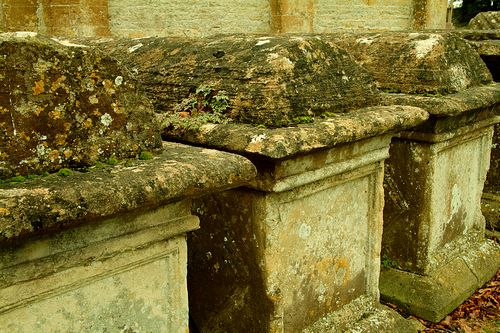 Broadwell table tombs