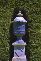 Garden urn