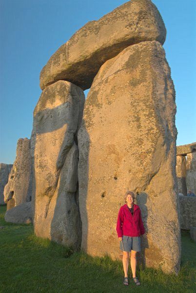 Stonehenge Photo Gallery - scale of the stones
