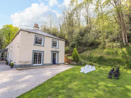 Cwmalis Hall, Llangollen, Clwyd