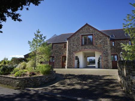 2 New Barn, Hillfield Village, Dartmouth, Devon
