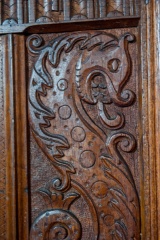 Monster carving on the pulpit