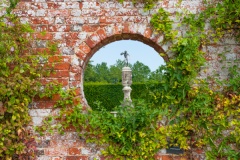 Walled garden peephole