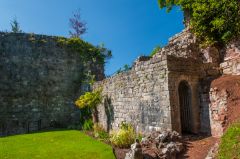 Ruined walls in the upper bailey