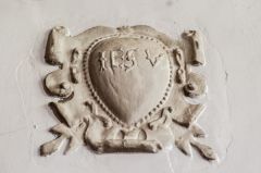 A plasterwork heart crest