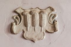 Three feathers plaster symbol