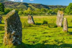 Standing stones on the circle perimiter