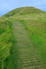 Climbing to the cairn entrance