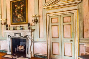 Elegant 18th century interior decor