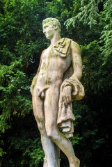 A classical statue in Rousham garden
