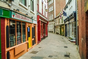 A quiet lane by the harbour