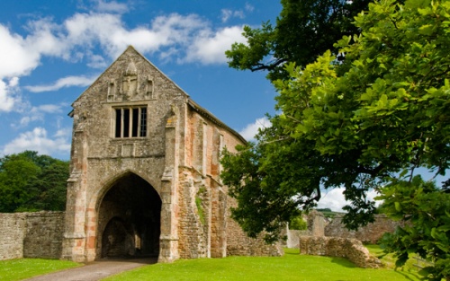 Cleeve Abbey's 13th-century gatehouse