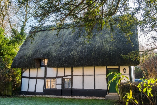 Thatched cottage beside Dorchester Abbey churchyard