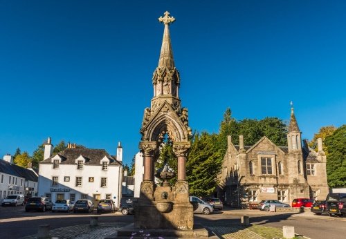 The Cross and the Atholl Memorial Fountain