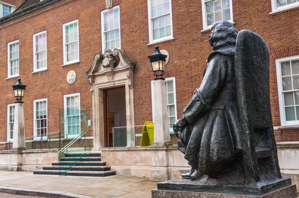 Thomas Coram statue in front of the Foundling Museum