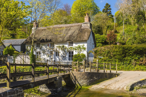 Thatched cottage in Helford, Cornwall
