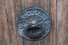 An iron ring on the south door