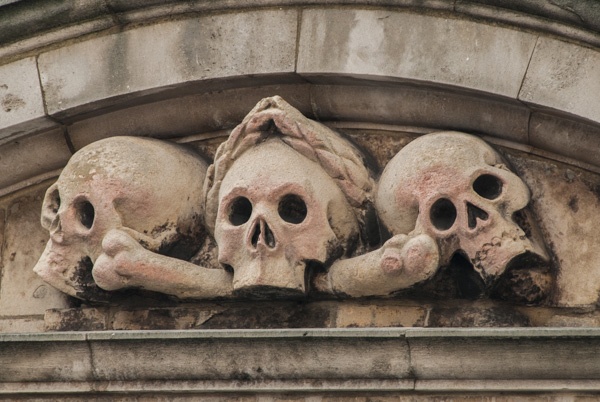 Skulls on the gateway to St Olave Hart Street