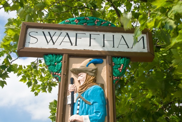 The Pedlar of Swaffham on the town sign