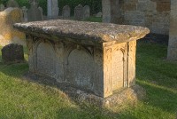 Table tomb in the churchyard at Stanton