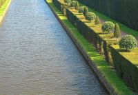 The main feature of Westbury are its two long canals, lined with box hedges