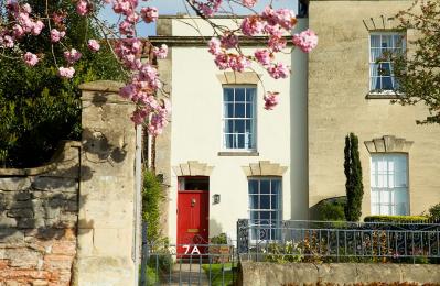 7a Cathedral Green, Wells