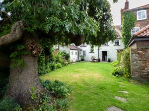 Lincolnshire Self Catering Cottage 54 Bridge Street Brigg Sleeps 10