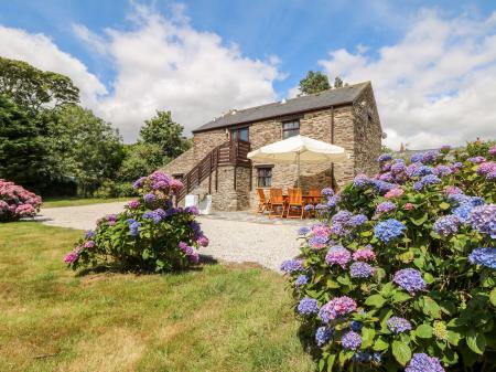 2 Pencoose Barns, St Erme