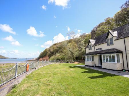 Bwthyn Siliwen (Old Bath House), Bangor, Gwynedd