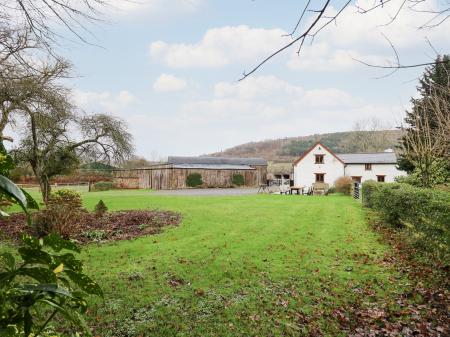 Maes Y Berllan Barn, Gilwern, Powys