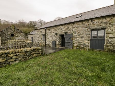 Beudy Bach, Llanfair, Gwynedd