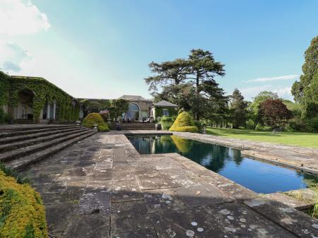 The Colonnade, Trefnant