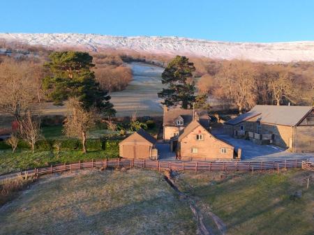 White Haywood Farmhouse & Barn, Craswall