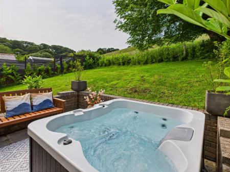 Luxury Beach Stay with Hot Tub, Burry Port