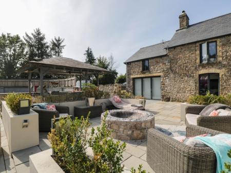 Llanfarach Farmhouse, Pontyclun
