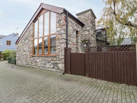 Ddol Helyg Barn, Llanrug, Gwynedd