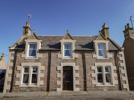 Holly Hoose, Findochty