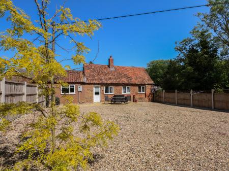 Hadleigh Farm Cottage, Gayton, Norfolk