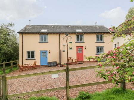 Apple Cottage, Crediton, Devon