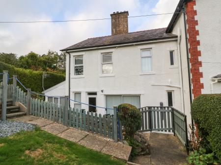 2 Argoed, Llanbedrog