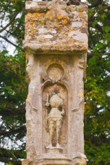 Robert Fitzhamon carving on churchyard cross