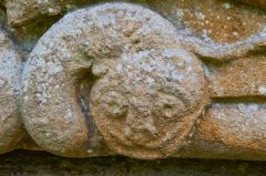 Serpent head, Norman tympanum