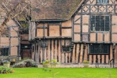 The rear facade of the cottage