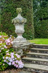 Garden steps an an urn