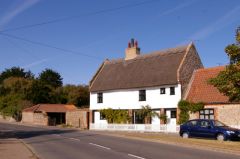 Bacton cottages (c) Christine Matthews