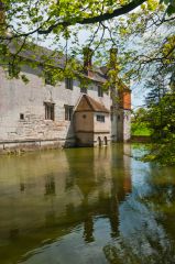 Baddesley Clinton, Manor moat