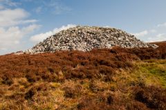 Barpa Langass Chambered Cairn, The cairn from below