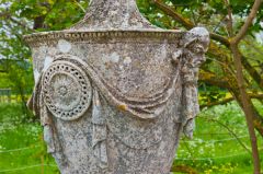 Garden urn