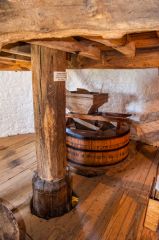 The central shaft and grain hopper